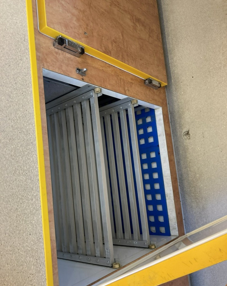 משאית ממכר Renault Master Autosklep wędlin sklep bar Gastronomiczny Food Truck Foodtruck Borco: תמונה 17 משאית ממכר Renault Master Autosklep wędlin sklep bar Gastronomiczny Food Truck Foodtruck Borco: תמונה 17