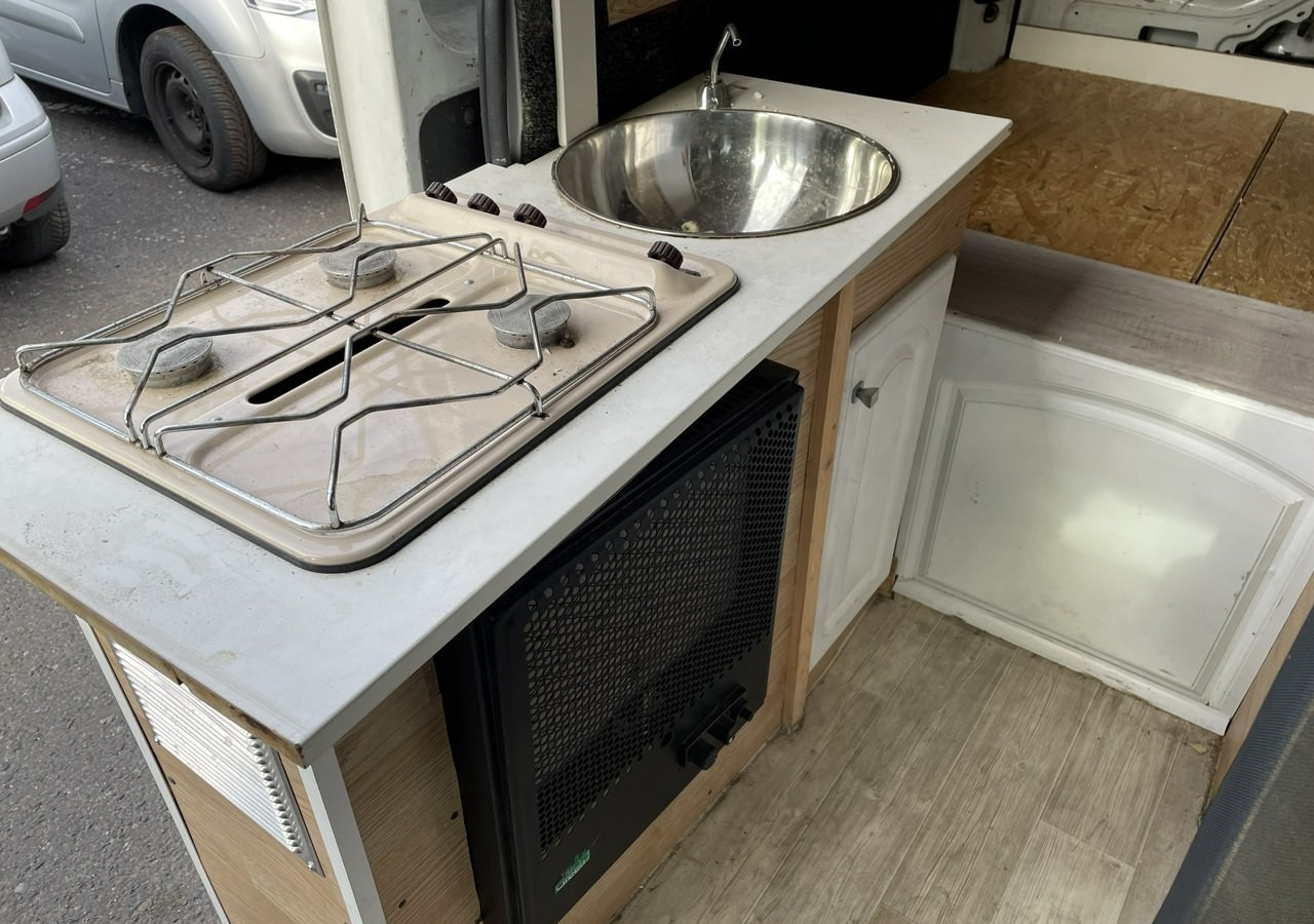 כלי רכב מסחרי עם לוח Renault Master Master 2.3-125 KM Ala - Kamper Klima Projekt do skończenia 2010: תמונה 10 כלי רכב מסחרי עם לוח Renault Master Master 2.3-125 KM Ala - Kamper Klima Projekt do skończenia 2010: תמונה 10