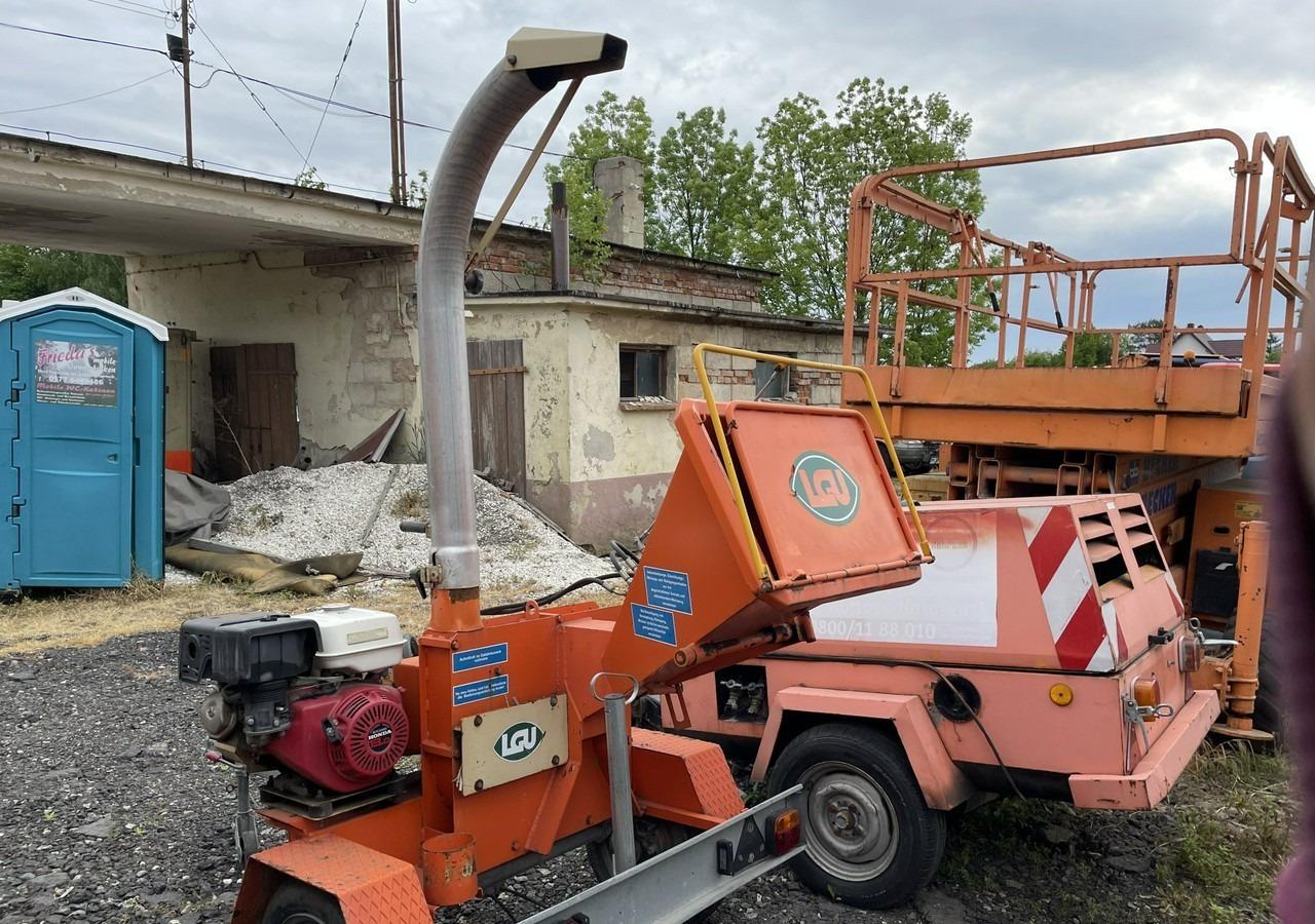 Renault Trafic Rębak LGU MAXI I-10M Rozdrabniacz rębak do gałęzi drewna spalinowy - מגרסת עץ: תמונה 4 Renault Trafic Rębak LGU MAXI I-10M Rozdrabniacz rębak do gałęzi drewna spalinowy - מגרסת עץ: תמונה 4