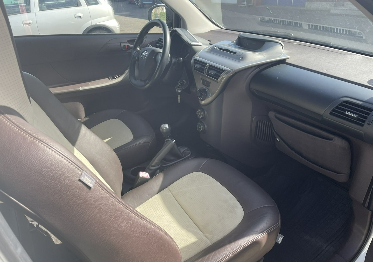 Toyota IQ Toyota iQ Klima - האצ'בק: תמונה 4 Toyota IQ Toyota iQ Klima - האצ'בק: תמונה 4