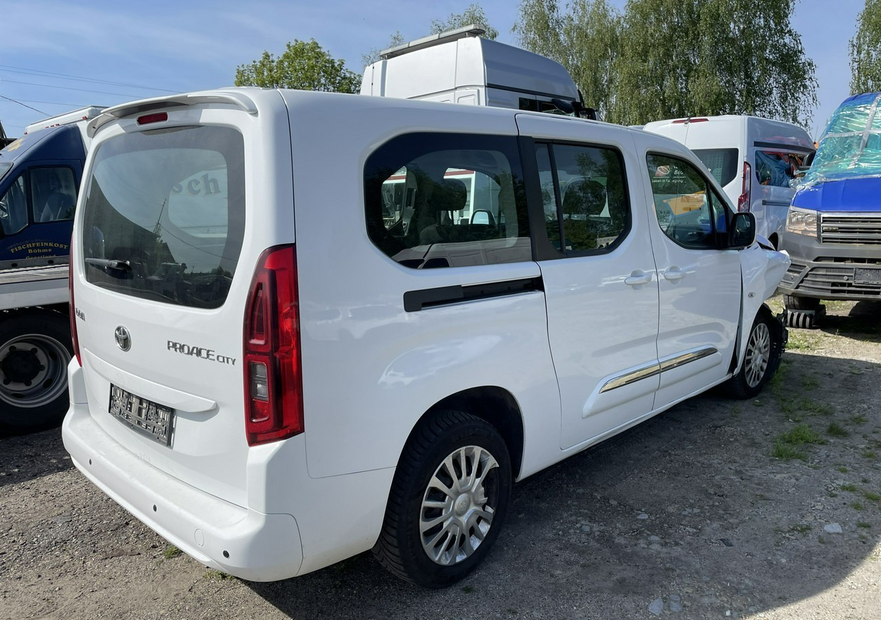 Toyota ProAce Proace City Verso Toyota Proace City Verso Long 1.5 D-4D Business 2021Salon - מכונית: תמונה 2 Toyota ProAce Proace City Verso Toyota Proace City Verso Long 1.5 D-4D Business 2021Salon - מכונית: תמונה 2