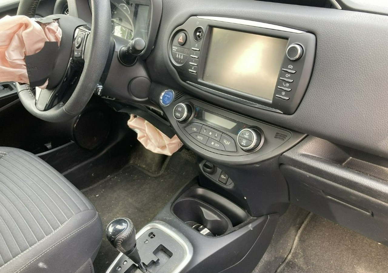 Toyota Yaris III Toyota Yaris Hybrid 1.5 VVT-i Y20 Model 2019 Salon PL - מכונית: תמונה 3 Toyota Yaris III Toyota Yaris Hybrid 1.5 VVT-i Y20 Model 2019 Salon PL - מכונית: תמונה 3