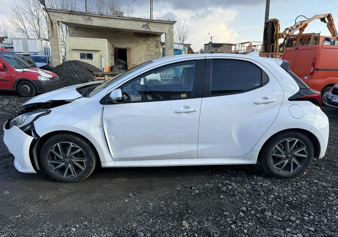Toyota Yaris IV Toyota Yaris Hybrid 1.5 Active Salon PL 2023 FV 23% - מכונית: תמונה 2 Toyota Yaris IV Toyota Yaris Hybrid 1.5 Active Salon PL 2023 FV 23% - מכונית: תמונה 2