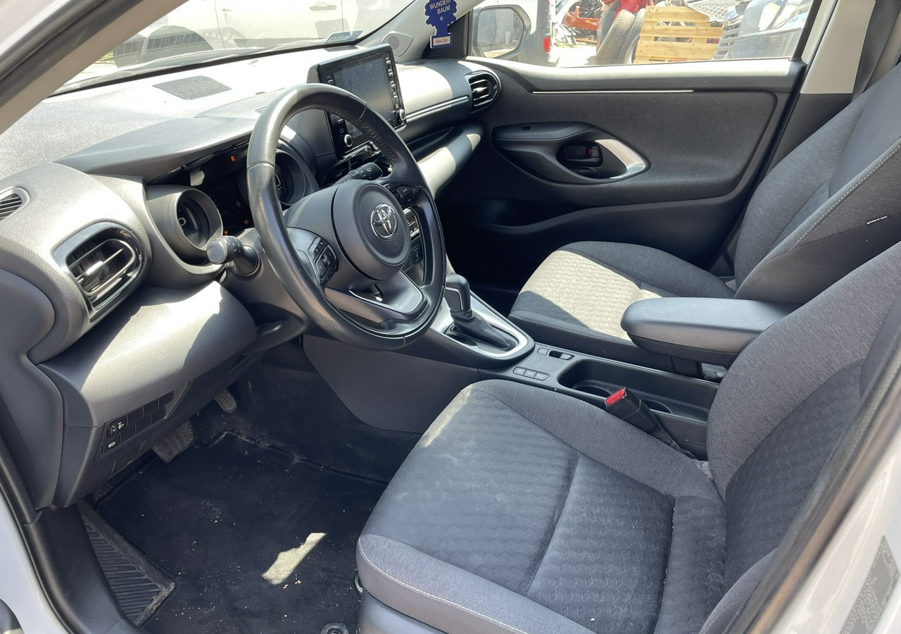 Toyota Yaris IV Toyota Yaris Hybrid 1.5 Active Salon PL 2023 FV 23% - האצ'בק: תמונה 3 Toyota Yaris IV Toyota Yaris Hybrid 1.5 Active Salon PL 2023 FV 23% - האצ'בק: תמונה 3