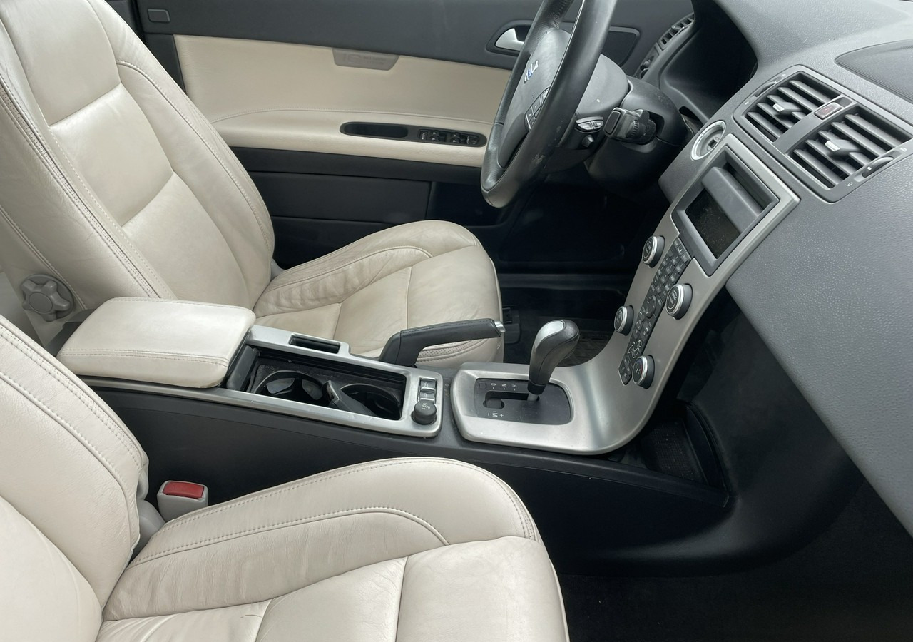 Volvo C70 II Volvo C70 2.0-136KM Cabrio Kabriolet 2010 - מכונית: תמונה 4 Volvo C70 II Volvo C70 2.0-136KM Cabrio Kabriolet 2010 - מכונית: תמונה 4
