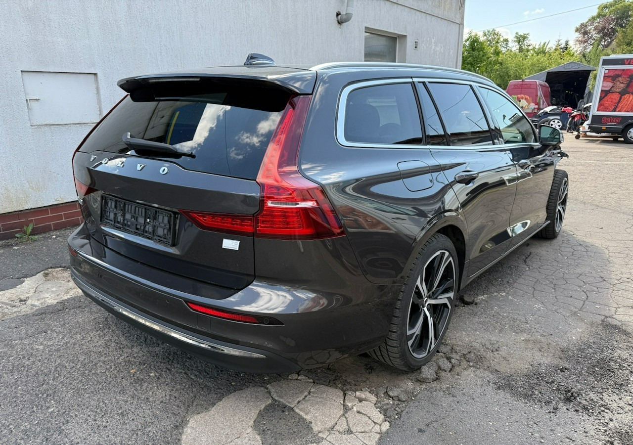 Volvo V60 II Volvo V60 2.0 T8 Plug-in Hybrid 455KM AWD Bogata Wersja Model 2024 - מכונית: תמונה 4 Volvo V60 II Volvo V60 2.0 T8 Plug-in Hybrid 455KM AWD Bogata Wersja Model 2024 - מכונית: תמונה 4