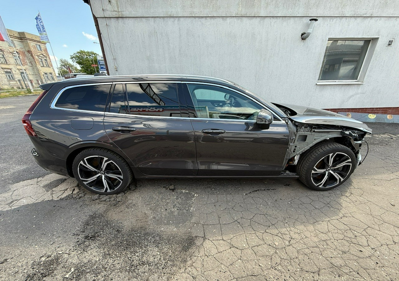 Volvo V60 II Volvo V60 2.0 T8 Plug-in Hybrid 455KM AWD Bogata Wersja Model 2024 - מכונית: תמונה 5 Volvo V60 II Volvo V60 2.0 T8 Plug-in Hybrid 455KM AWD Bogata Wersja Model 2024 - מכונית: תמונה 5