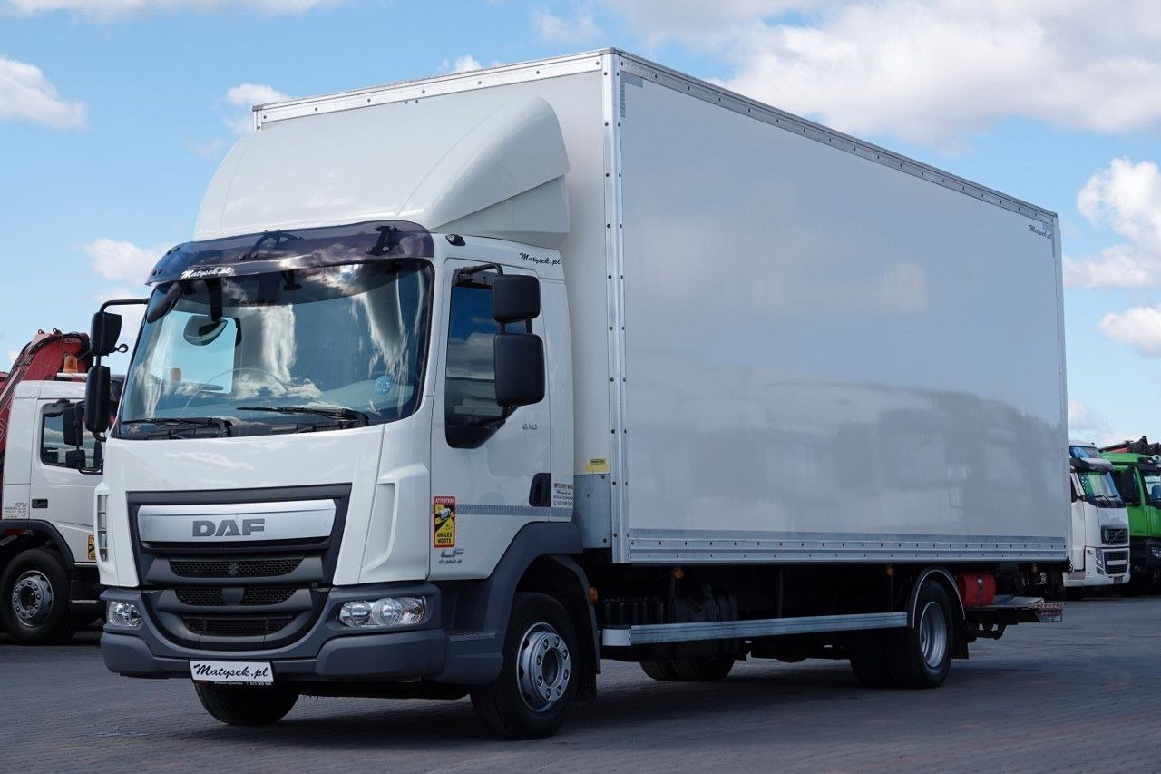 DAF LF 210 / KONTENER - 7 M / SOLÓWKA / WINDA DHOLLA - משאית תיבה: תמונה 1 DAF LF 210 / KONTENER - 7 M / SOLÓWKA / WINDA DHOLLA - משאית תיבה: תמונה 1