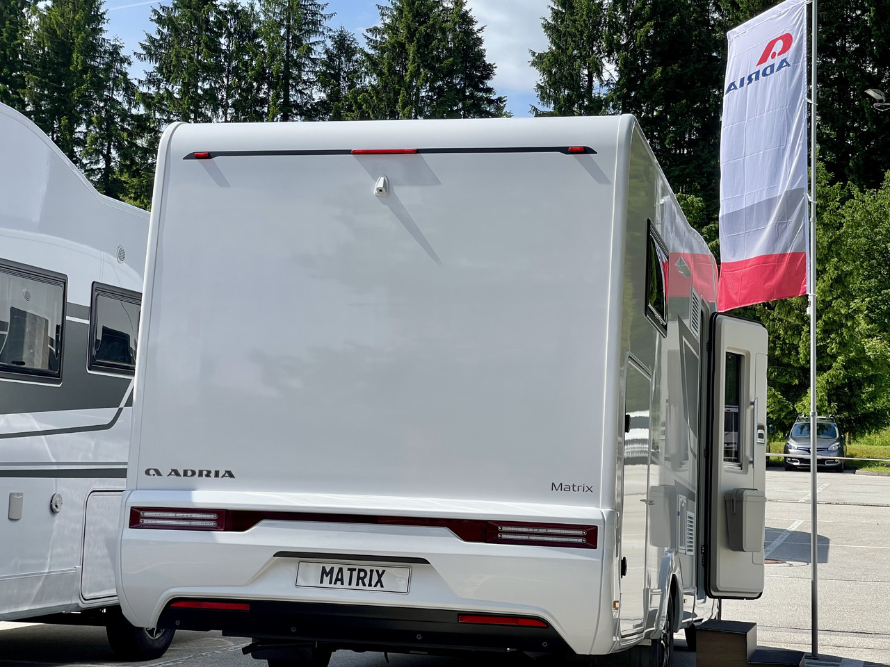 ADRIA Matrix axess 650SL - רכב ממונע חצי-משולב: תמונה 3 ADRIA Matrix axess 650SL - רכב ממונע חצי-משולב: תמונה 3