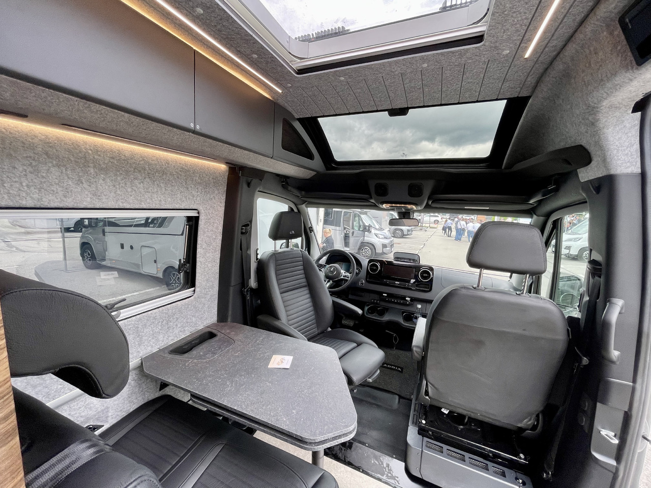 ADRIA Super Twin 600 SP - מוטורהום: תמונה 5 ADRIA Super Twin 600 SP - מוטורהום: תמונה 5