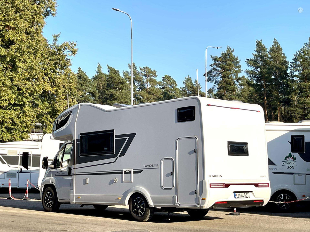 Adria Coral XL 650DK - רכב ממונע Alcove: תמונה 3 Adria Coral XL 650DK - רכב ממונע Alcove: תמונה 3