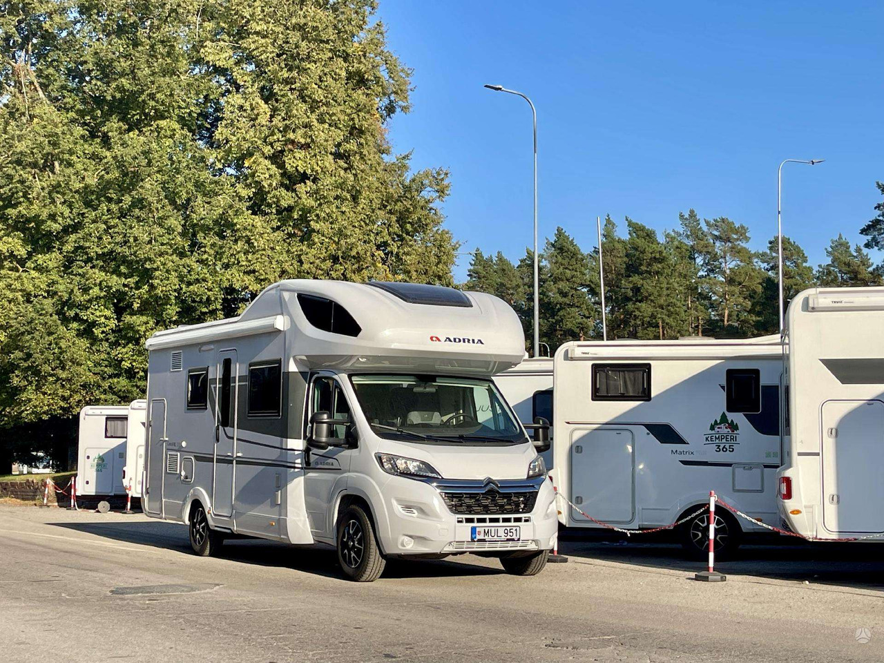 Adria Coral XL 650DK - רכב ממונע Alcove: תמונה 1 Adria Coral XL 650DK - רכב ממונע Alcove: תמונה 1