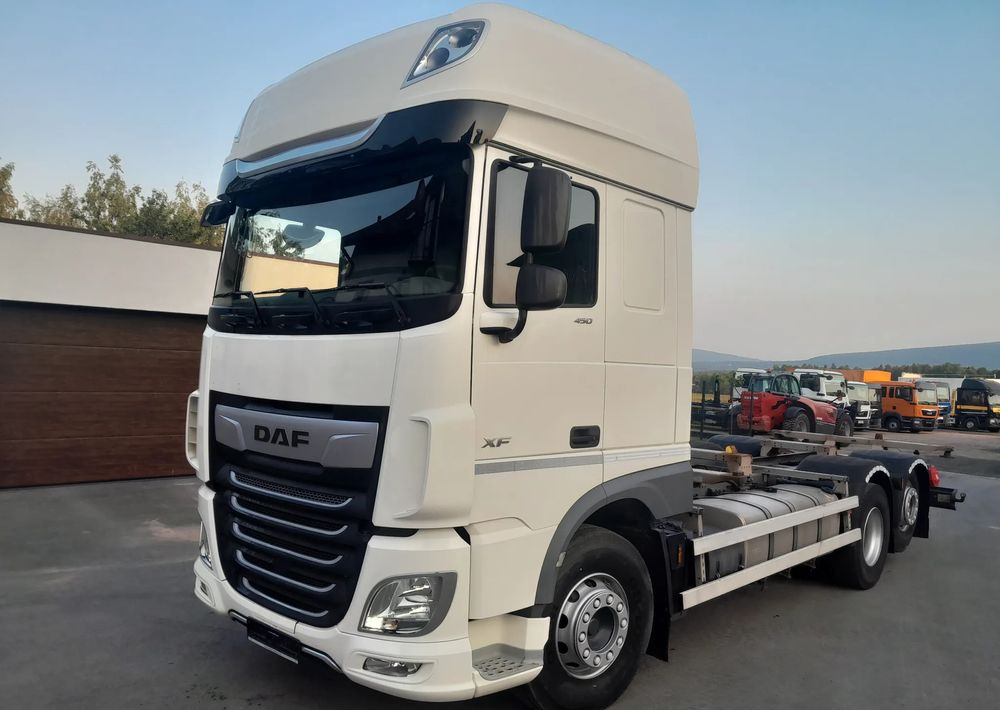 DAF XF 106 450 / BDF RETARDER - משאית עם שלדת תא: תמונה 1 DAF XF 106 450 / BDF RETARDER - משאית עם שלדת תא: תמונה 1