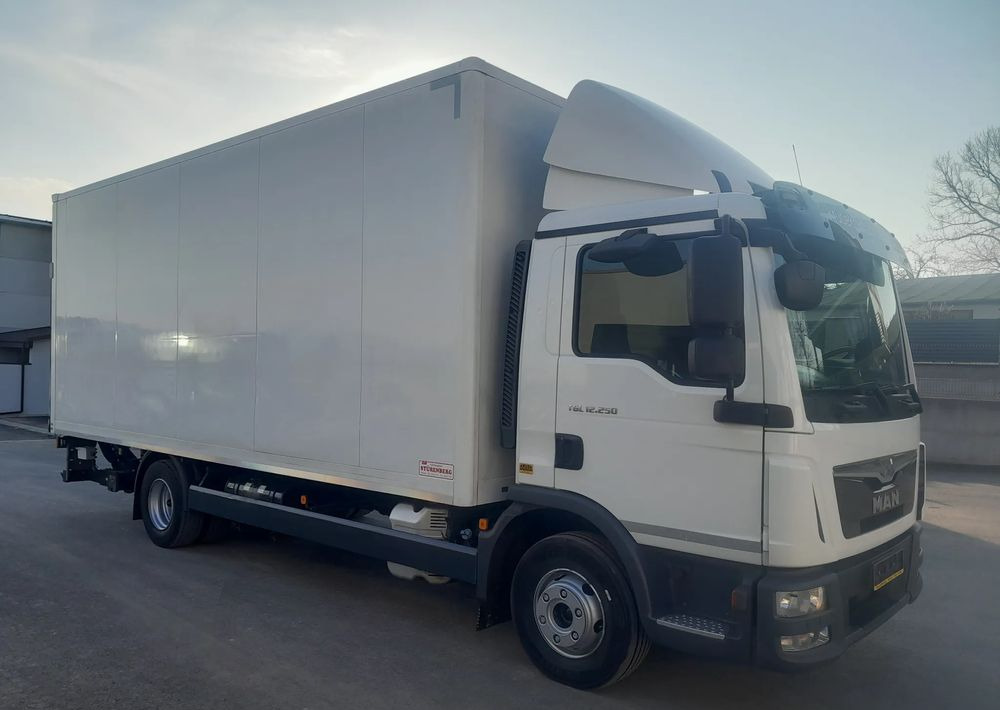MAN TGL 12.250 NAUKA JAZDY / ELKA / L / MANUAL 8 / - משאית וילונות צד: תמונה 1 MAN TGL 12.250 NAUKA JAZDY / ELKA / L / MANUAL 8 / - משאית וילונות צד: תמונה 1