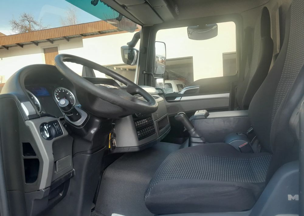 MAN TGL 12.250 NAUKA JAZDY / ELKA / L / MANUAL 8 / - משאית וילונות צד: תמונה 4 MAN TGL 12.250 NAUKA JAZDY / ELKA / L / MANUAL 8 / - משאית וילונות צד: תמונה 4