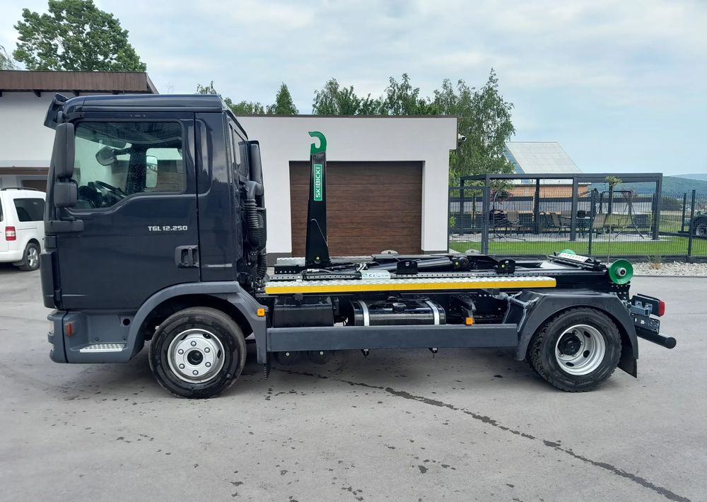 MAN TGL 12.250 nowe urządzenie hakowe SKIBICKI HKS 8/3300 ATEGO / TGM - משאית הרמת וו: תמונה 1 MAN TGL 12.250 nowe urządzenie hakowe SKIBICKI HKS 8/3300 ATEGO / TGM - משאית הרמת וו: תמונה 1