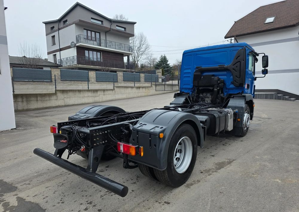 MAN TGM 18.320 urządzenie hakowe AXOR - משאית עם שלדת תא: תמונה 4 MAN TGM 18.320 urządzenie hakowe AXOR - משאית עם שלדת תא: תמונה 4