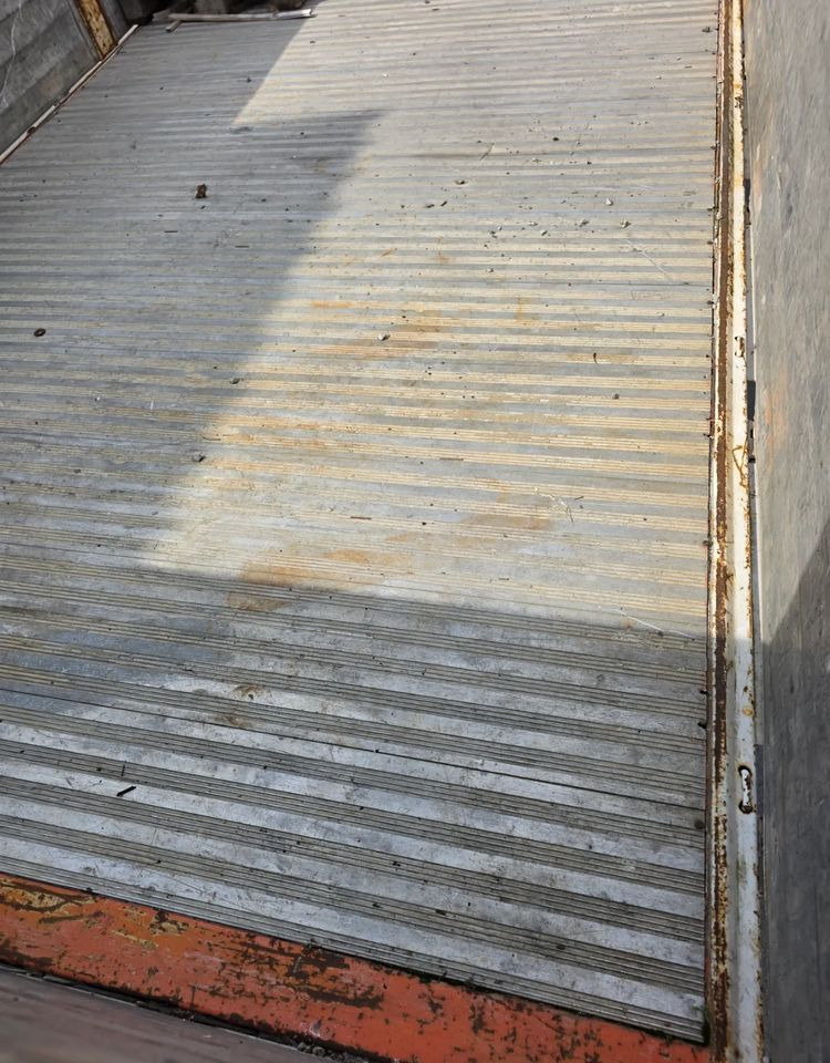 Volvo FM7 - משאית צד נופל/ שטוחה, משאית מנוף: תמונה 4 Volvo FM7 - משאית צד נופל/ שטוחה, משאית מנוף: תמונה 4