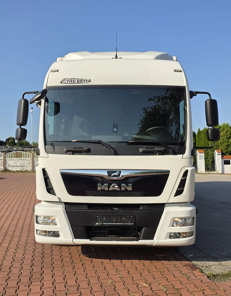 MAN TGL 12.250 / KONTENER / IZOTERMA / WINDA / 2019R / EURO 6 / PEŁEN SERWIS / 6 TON ŁADOWNOŚĆ / SPROWADZONY / ZADBANY / JAK NOWY / KSIĄŻKA SERWISOWA / E6 / 17 PALET - משאית תיבה: תמונה 3 MAN TGL 12.250 / KONTENER / IZOTERMA / WINDA / 2019R / EURO 6 / PEŁEN SERWIS / 6 TON ŁADOWNOŚĆ / SPROWADZONY / ZADBANY / JAK NOWY / KSIĄŻKA SERWISOWA / E6 / 17 PALET - משאית תיבה: תמונה 3