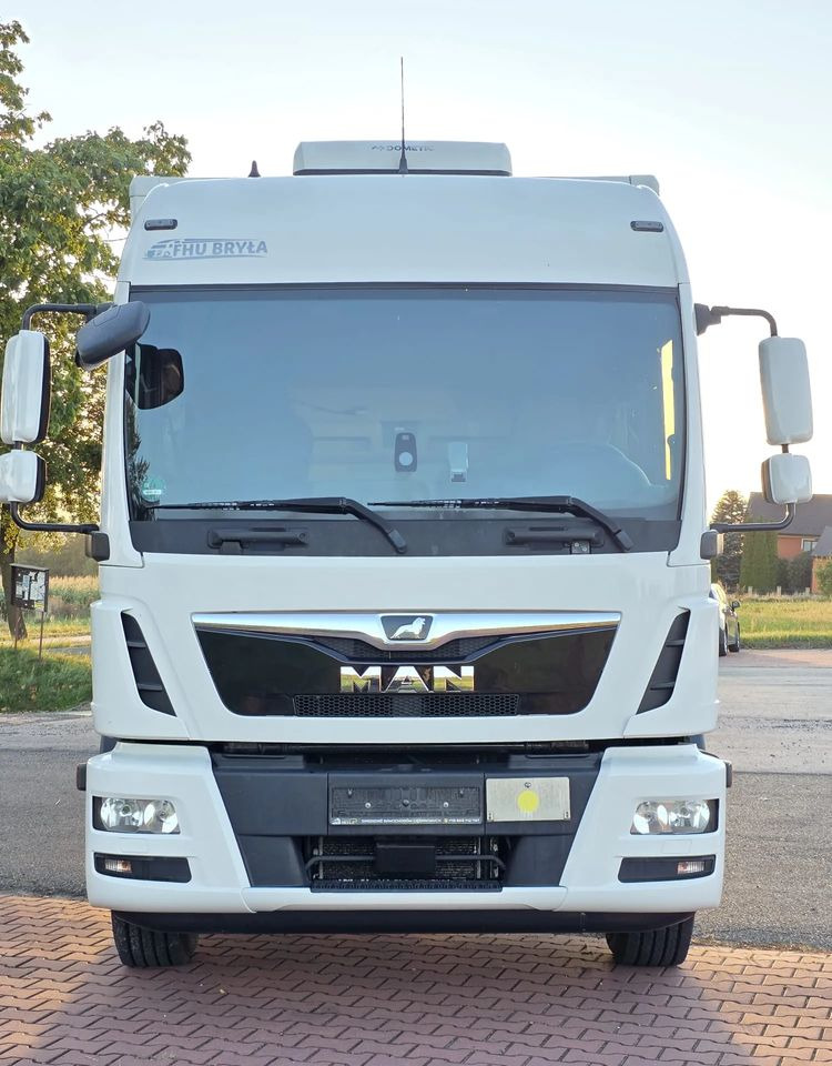 MAN TGM 15.290 / TGL / KONTENER / IZOTERMA / WINDA / KLIMA POSTOJOWA / 2019R / EURO 6 / PEŁEN SERWIS / 8200KG ŁADOWNOŚĆ / SPROWADZONY / ZADBANY / JAK NOWY / KSIĄŻKA SERWISOWA / E6 / 18 PALET - משאית תיבה: תמונה 3 MAN TGM 15.290 / TGL / KONTENER / IZOTERMA / WINDA / KLIMA POSTOJOWA / 2019R / EURO 6 / PEŁEN SERWIS / 8200KG ŁADOWNOŚĆ / SPROWADZONY / ZADBANY / JAK NOWY / KSIĄŻKA SERWISOWA / E6 / 18 PALET - משאית תיבה: תמונה 3