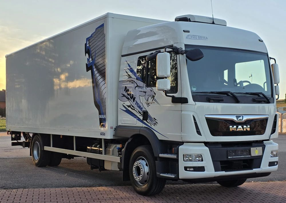 MAN TGM 15.290 / TGL / KONTENER / IZOTERMA / WINDA / KLIMA POSTOJOWA / 2019R / EURO 6 / PEŁEN SERWIS / 8200KG ŁADOWNOŚĆ / SPROWADZONY / ZADBANY / JAK NOWY / KSIĄŻKA SERWISOWA / E6 / 18 PALET - משאית תיבה: תמונה 1 MAN TGM 15.290 / TGL / KONTENER / IZOTERMA / WINDA / KLIMA POSTOJOWA / 2019R / EURO 6 / PEŁEN SERWIS / 8200KG ŁADOWNOŚĆ / SPROWADZONY / ZADBANY / JAK NOWY / KSIĄŻKA SERWISOWA / E6 / 18 PALET - משאית תיבה: תמונה 1