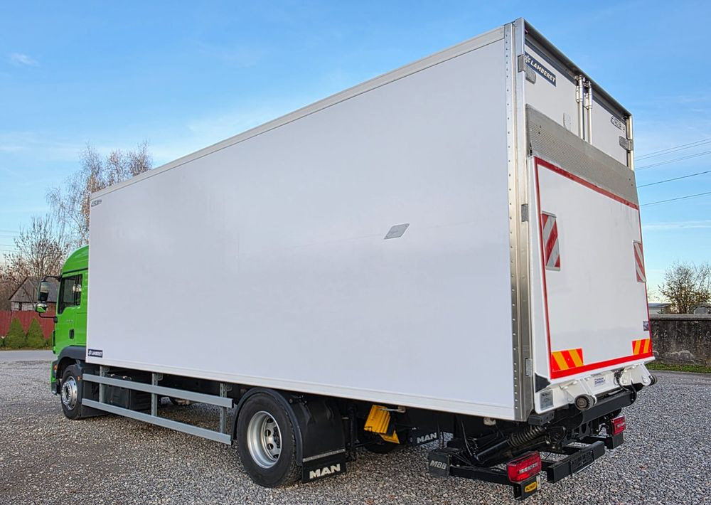 MAN TGM 18.320 / 18.290 / 15.290 / IZOTERMA / WINDA / 19PALET / E6 / 08.2018 / LIFT / SPROWADZONY / AUTOMAT / SYPIALKA / PIERWSZY WŁAŚCICIEL / BOCZNE DRZWI / STAN BARDZO DOBRY - משאית קירור: תמונה 5 MAN TGM 18.320 / 18.290 / 15.290 / IZOTERMA / WINDA / 19PALET / E6 / 08.2018 / LIFT / SPROWADZONY / AUTOMAT / SYPIALKA / PIERWSZY WŁAŚCICIEL / BOCZNE DRZWI / STAN BARDZO DOBRY - משאית קירור: תמונה 5