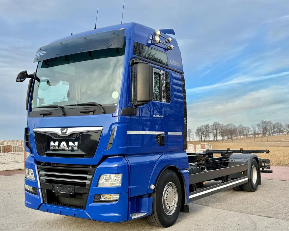 MAN TGX 18.430/SPROWADZONY/DO ŻYWCA/DO BYDŁA/2020/KLIMA POSTOJOWA/SERWISOWANY/JAK NOWY/NISKI PRZEBIEG/RAMA/BDF/E6 - משאית עם שלדת תא: תמונה 2 MAN TGX 18.430/SPROWADZONY/DO ŻYWCA/DO BYDŁA/2020/KLIMA POSTOJOWA/SERWISOWANY/JAK NOWY/NISKI PRZEBIEG/RAMA/BDF/E6 - משאית עם שלדת תא: תמונה 2