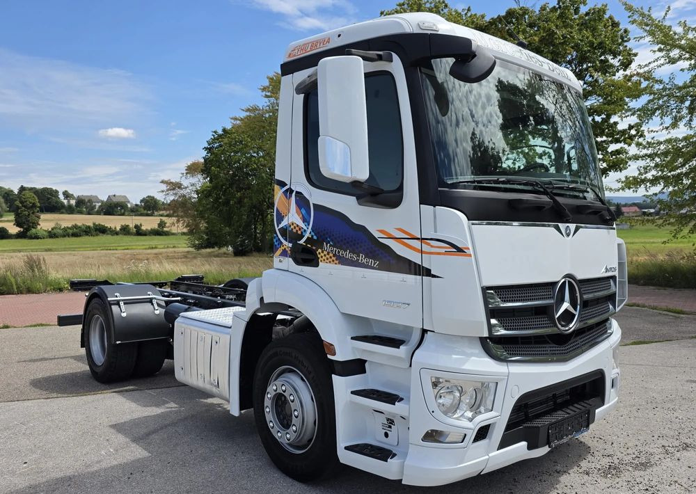 Mercedes-Benz ANTOS 1827 / ATEGO / ACTROS / E6 / ROZSTAW OSI 3.75M / WYWROT / BECZKA / UTRZYMANIE DRÓG / HAKOWIEC / SPROWADZONY / PIERWSZY WŁAŚCICIEL / STAN BDB - משאית עם שלדת תא: תמונה 2 Mercedes-Benz ANTOS 1827 / ATEGO / ACTROS / E6 / ROZSTAW OSI 3.75M / WYWROT / BECZKA / UTRZYMANIE DRÓG / HAKOWIEC / SPROWADZONY / PIERWSZY WŁAŚCICIEL / STAN BDB - משאית עם שלדת תא: תמונה 2