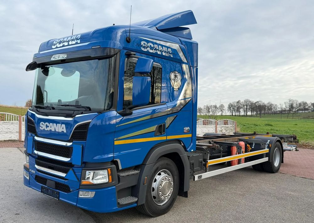 Scania P360 / P410 / BDF / RAMA / FIRANKA / PEŁNA SYPIALKA / WINDA / E6 / CAŁA NA PODUSZKACH / ROZSTAW OSI 5.5M / LAWETA / DO ŻYWCA / DO BYDŁA / DO ZABUDOWY / SPROWADZONA - משאית עם שלדת תא: תמונה 1 Scania P360 / P410 / BDF / RAMA / FIRANKA / PEŁNA SYPIALKA / WINDA / E6 / CAŁA NA PODUSZKACH / ROZSTAW OSI 5.5M / LAWETA / DO ŻYWCA / DO BYDŁA / DO ZABUDOWY / SPROWADZONA - משאית עם שלדת תא: תמונה 1