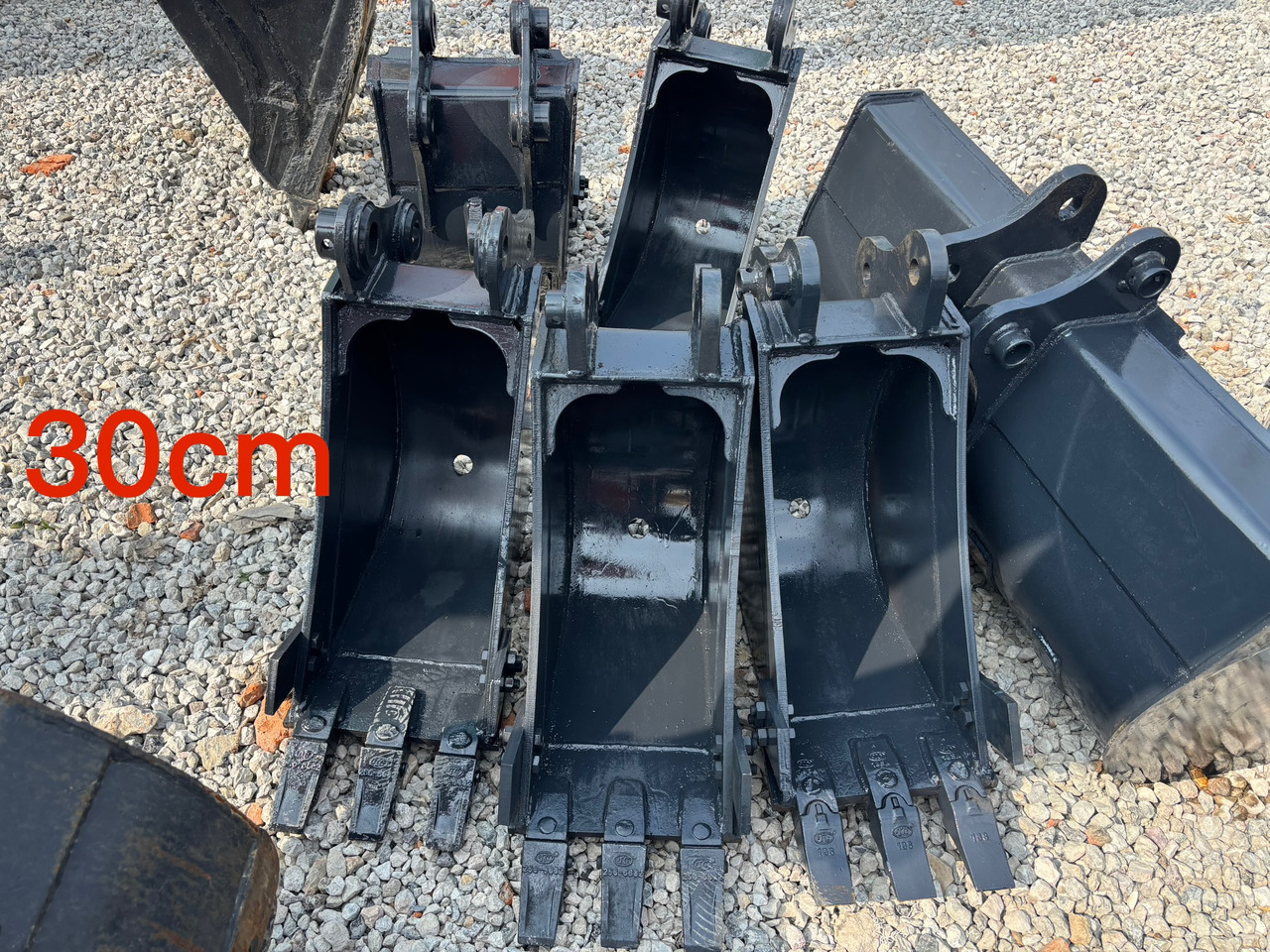 30cm bucket - דלי מחפר עבור מיני מחפר: תמונה 1 30cm bucket - דלי מחפר עבור מיני מחפר: תמונה 1