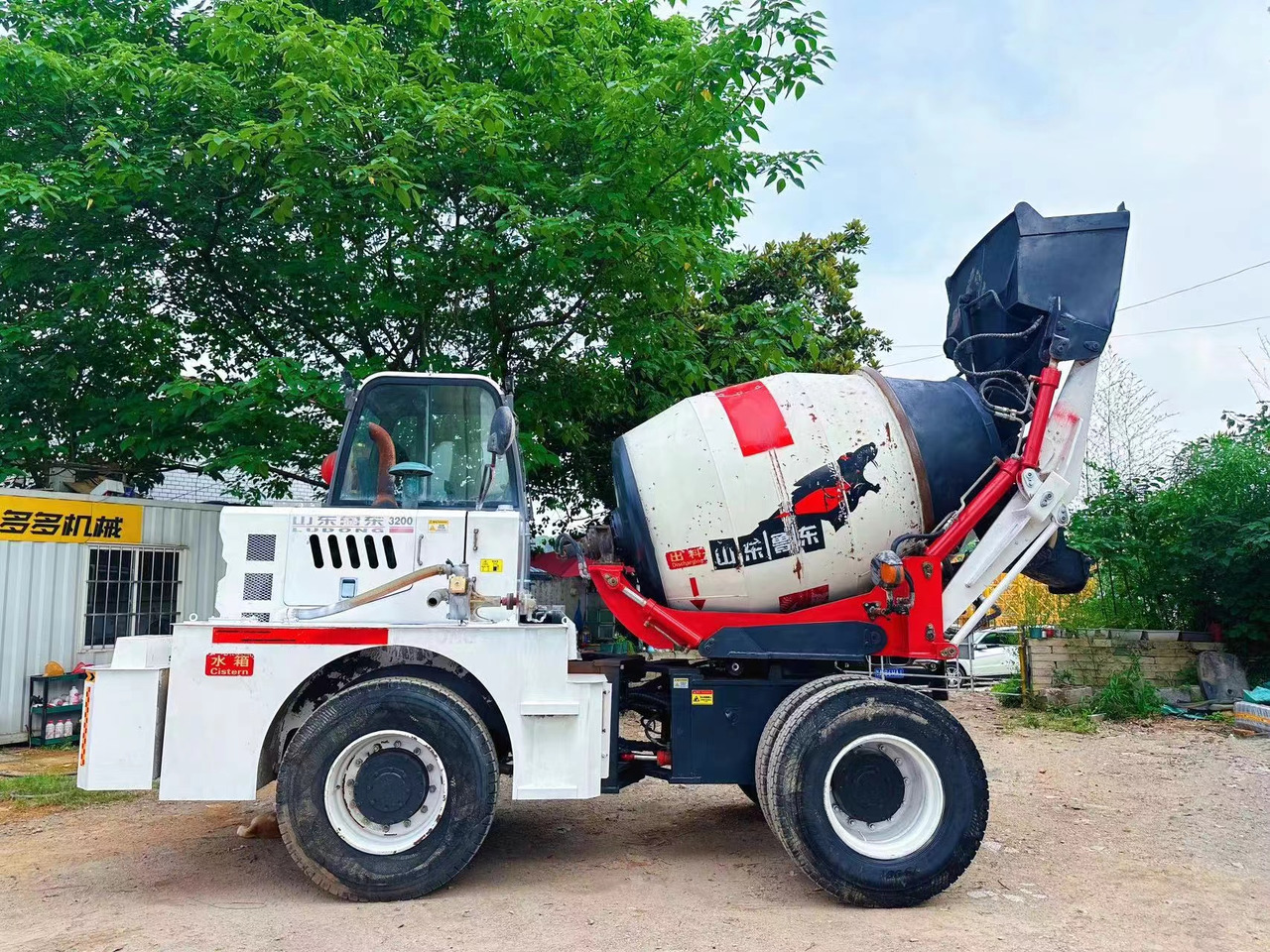 DEYI 2 cubic concrete mixer - משאית מערבלת בטון: תמונה 3 DEYI 2 cubic concrete mixer - משאית מערבלת בטון: תמונה 3