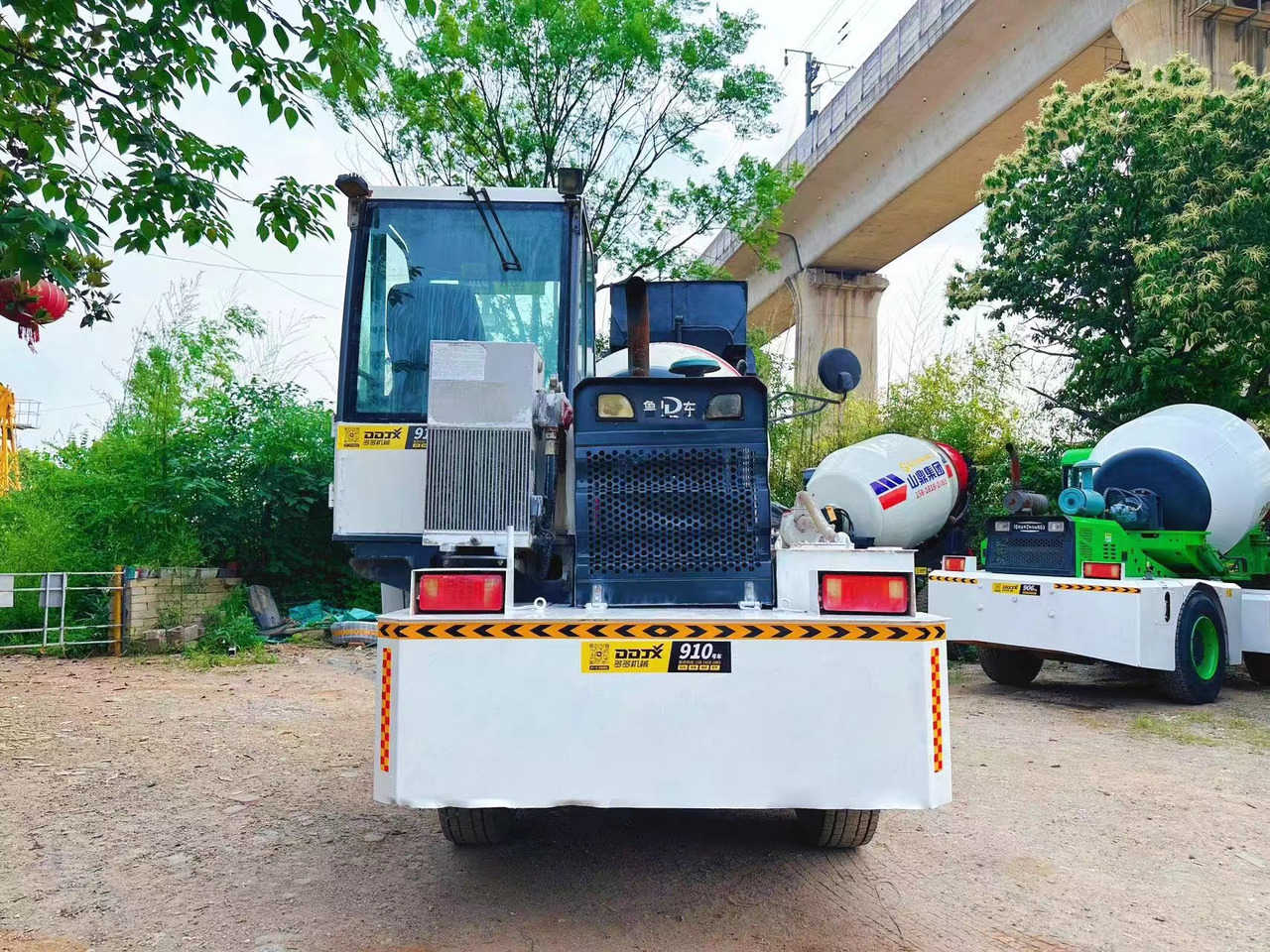 DEYI 2 cubic concrete mixer - משאית מערבלת בטון: תמונה 5 DEYI 2 cubic concrete mixer - משאית מערבלת בטון: תמונה 5