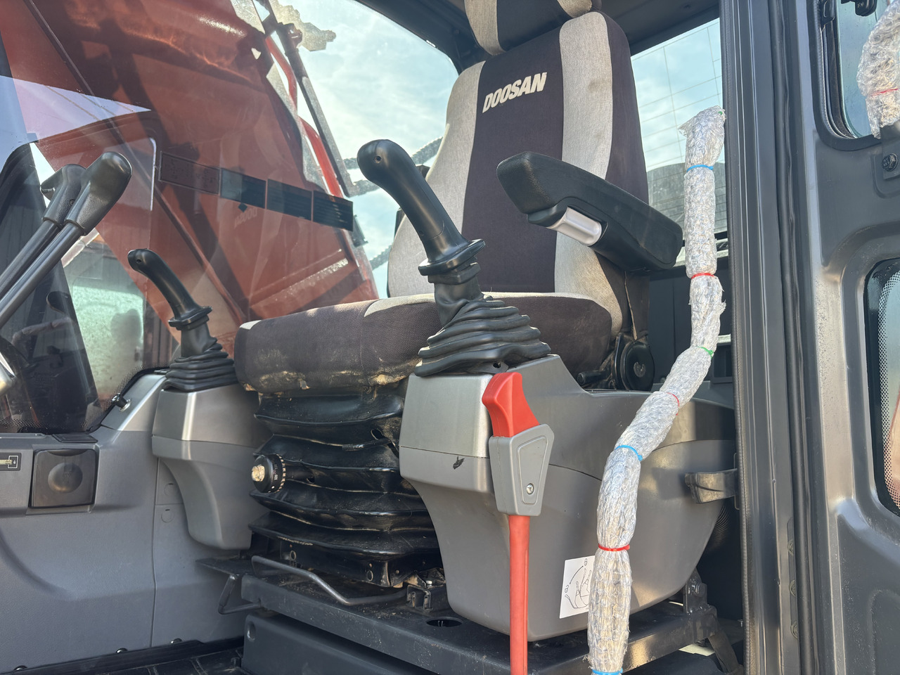 DOOSAN Korea imports doosan DX225 - מחפר סורק: תמונה 5 DOOSAN Korea imports doosan DX225 - מחפר סורק: תמונה 5