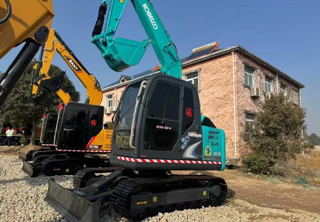 Kobelco SK 75 KOBELCO SK75-8 - מיני מחפר: תמונה 1 Kobelco SK 75 KOBELCO SK75-8 - מיני מחפר: תמונה 1