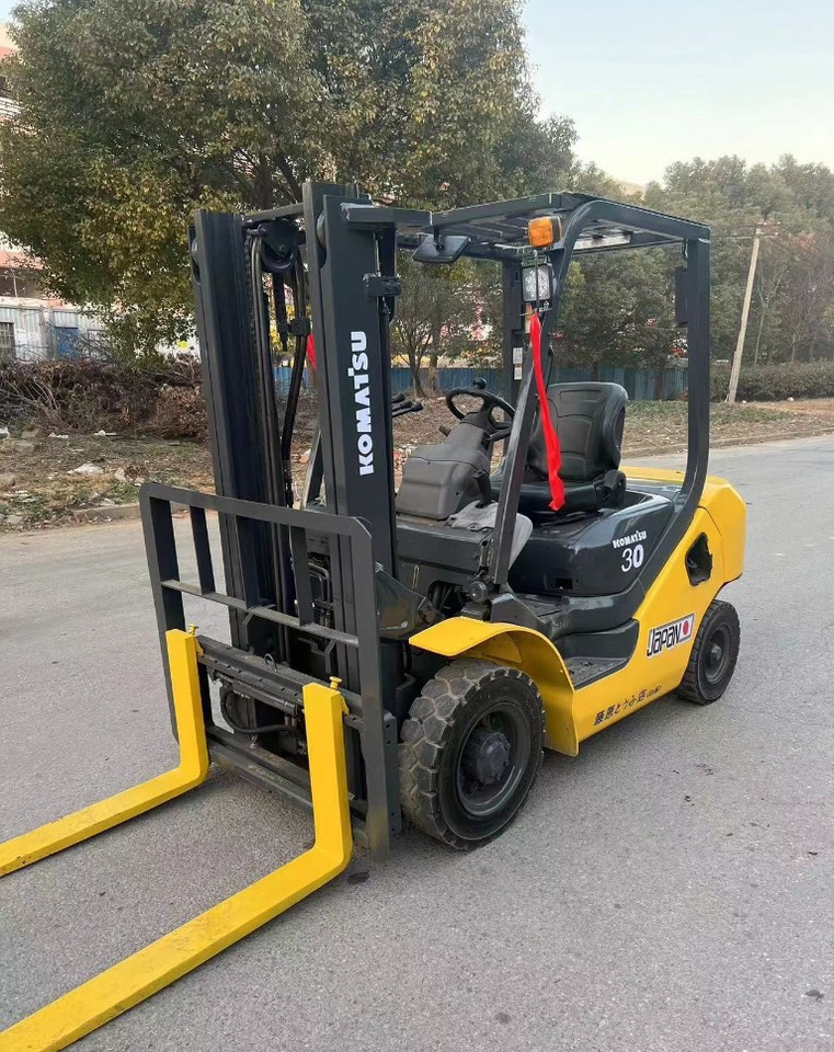 Komatsu 30 30 - מלגזת סולר: תמונה 3 Komatsu 30 30 - מלגזת סולר: תמונה 3