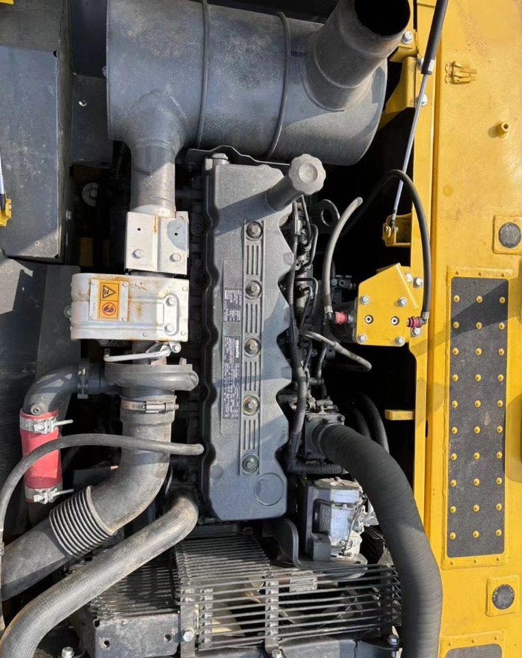 מחפר סורק Komatsu PC 210 LC-8: תמונה 6