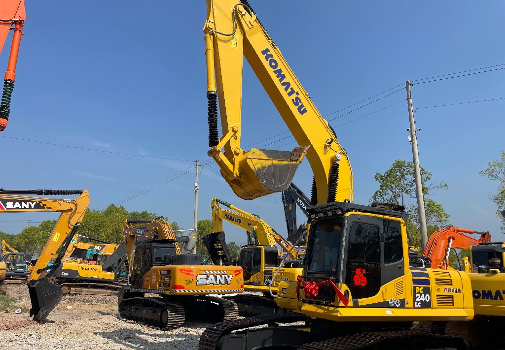 Komatsu PC 240 PC220 PC240-8 - מחפר סורק: תמונה 4 Komatsu PC 240 PC220 PC240-8 - מחפר סורק: תמונה 4