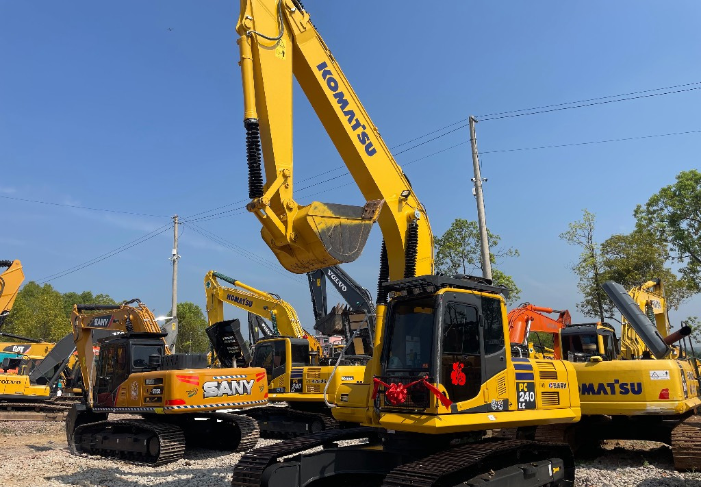 Komatsu PC 240 PC220 PC240-8 - מחפר סורק: תמונה 3 Komatsu PC 240 PC220 PC240-8 - מחפר סורק: תמונה 3