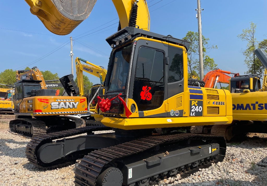 Komatsu PC 240 PC220 PC240-8 - מחפר סורק: תמונה 2 Komatsu PC 240 PC220 PC240-8 - מחפר סורק: תמונה 2