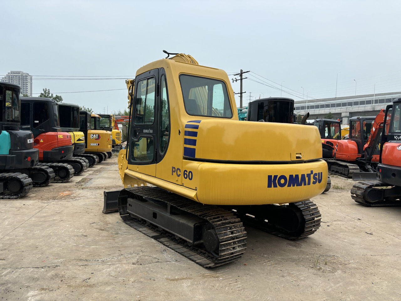 Komatsu PC 60-7 - מיני מחפר: תמונה 3 Komatsu PC 60-7 - מיני מחפר: תמונה 3