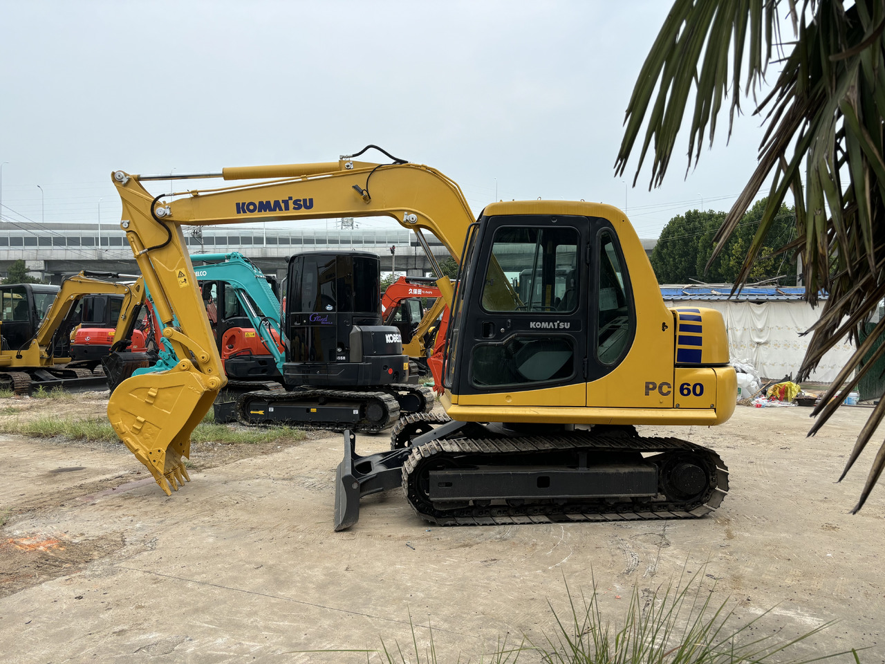 Komatsu PC 60-7 - מיני מחפר: תמונה 1 Komatsu PC 60-7 - מיני מחפר: תמונה 1