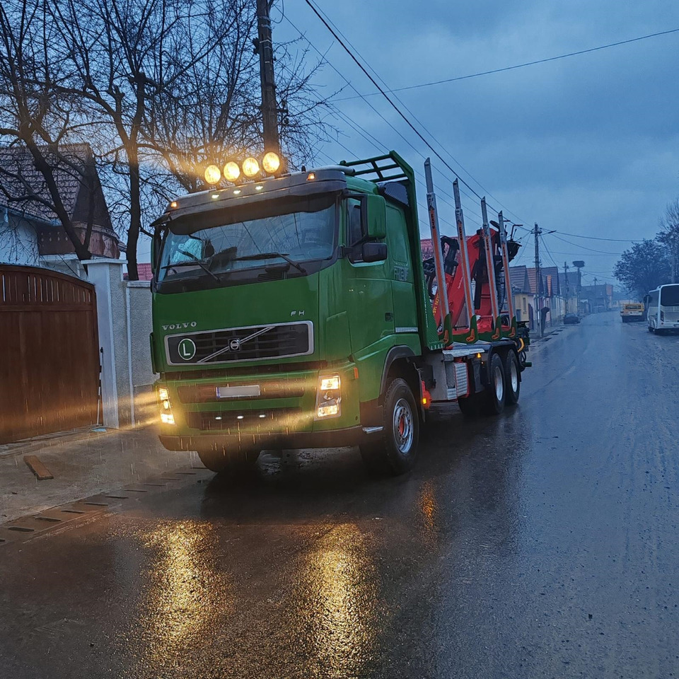 VOLVO FH12 - משאית עץ, משאית מנוף: תמונה 2 VOLVO FH12 - משאית עץ, משאית מנוף: תמונה 2