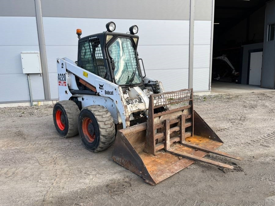 Bobcat A 220 - מעמיס היגוי החלקה: תמונה 2 Bobcat A 220 - מעמיס היגוי החלקה: תמונה 2