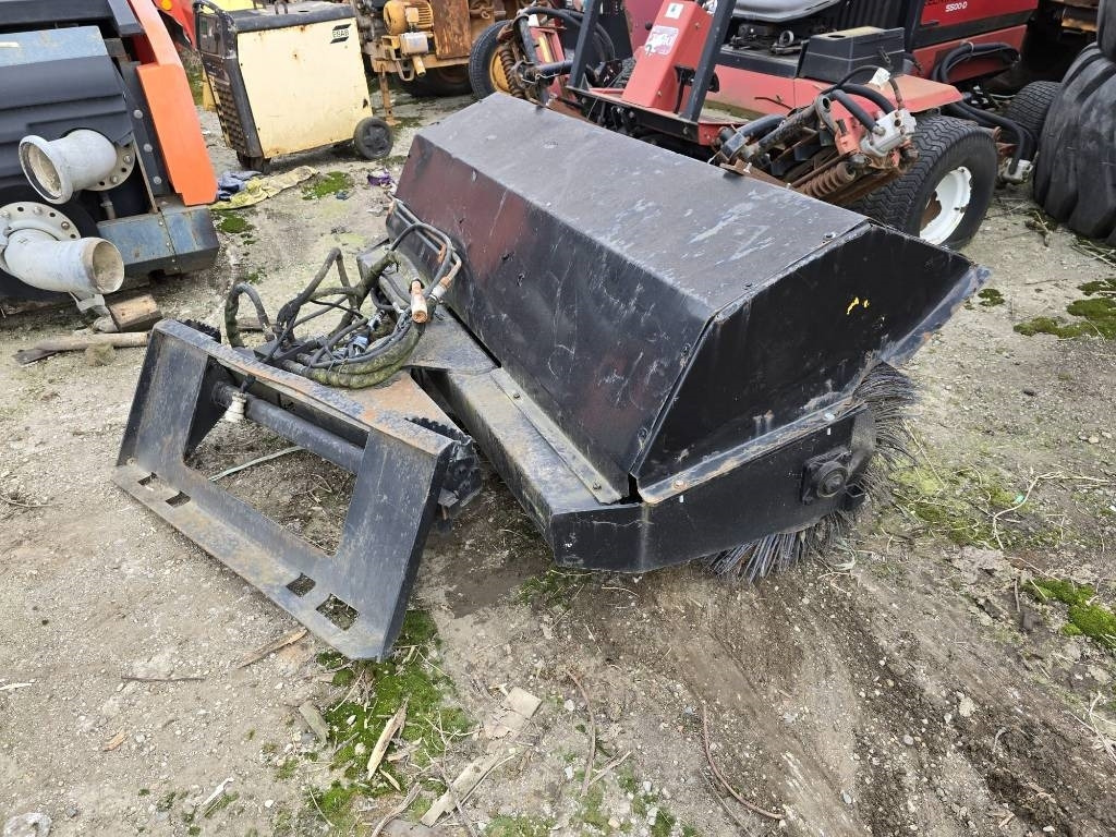 Bobcat Bobcat - מטאטא עבור מכונת בנייה: תמונה 2 Bobcat Bobcat - מטאטא עבור מכונת בנייה: תמונה 2