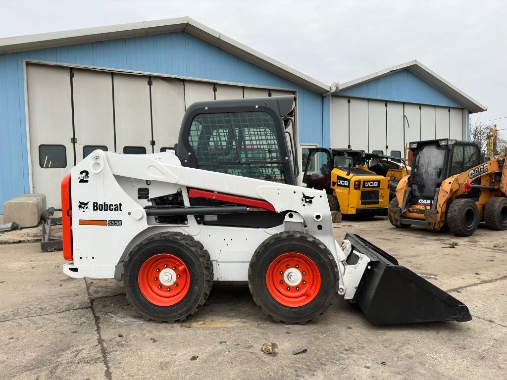 Bobcat S 550 - מעמיס היגוי החלקה: תמונה 3 Bobcat S 550 - מעמיס היגוי החלקה: תמונה 3