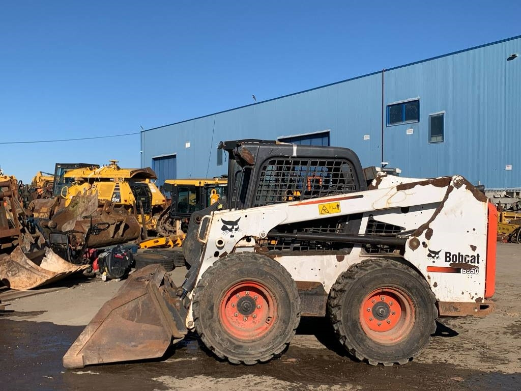 Bobcat S 550 - מעמיס היגוי החלקה: תמונה 5 Bobcat S 550 - מעמיס היגוי החלקה: תמונה 5