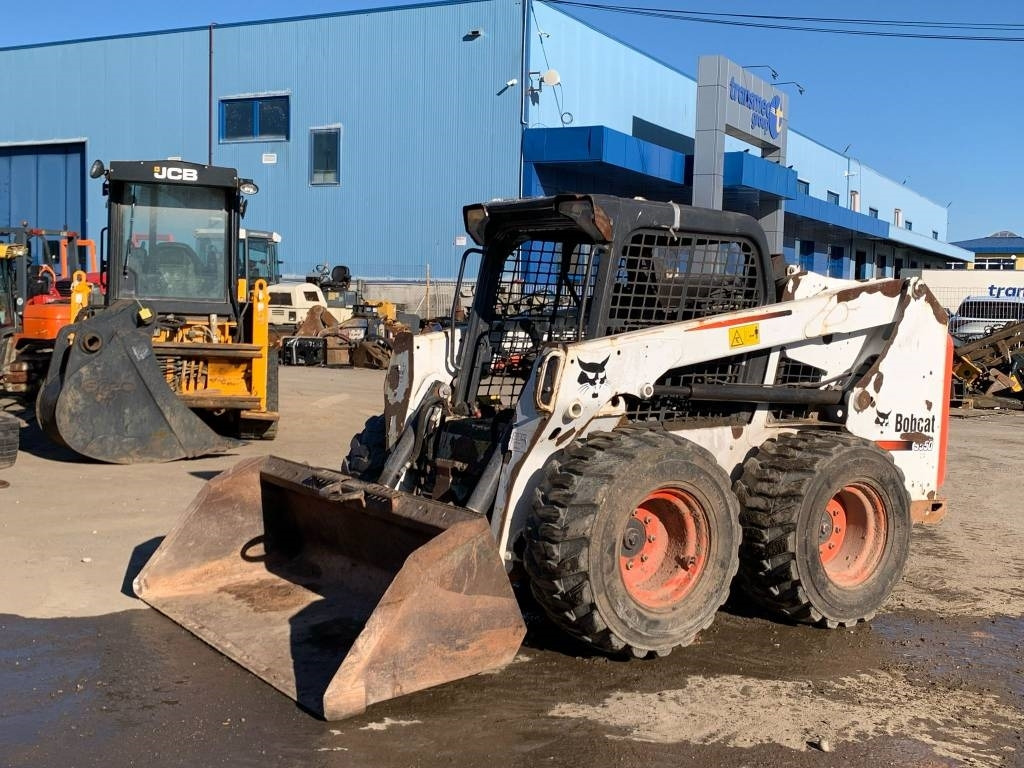 Bobcat S 550 - מעמיס היגוי החלקה: תמונה 4 Bobcat S 550 - מעמיס היגוי החלקה: תמונה 4