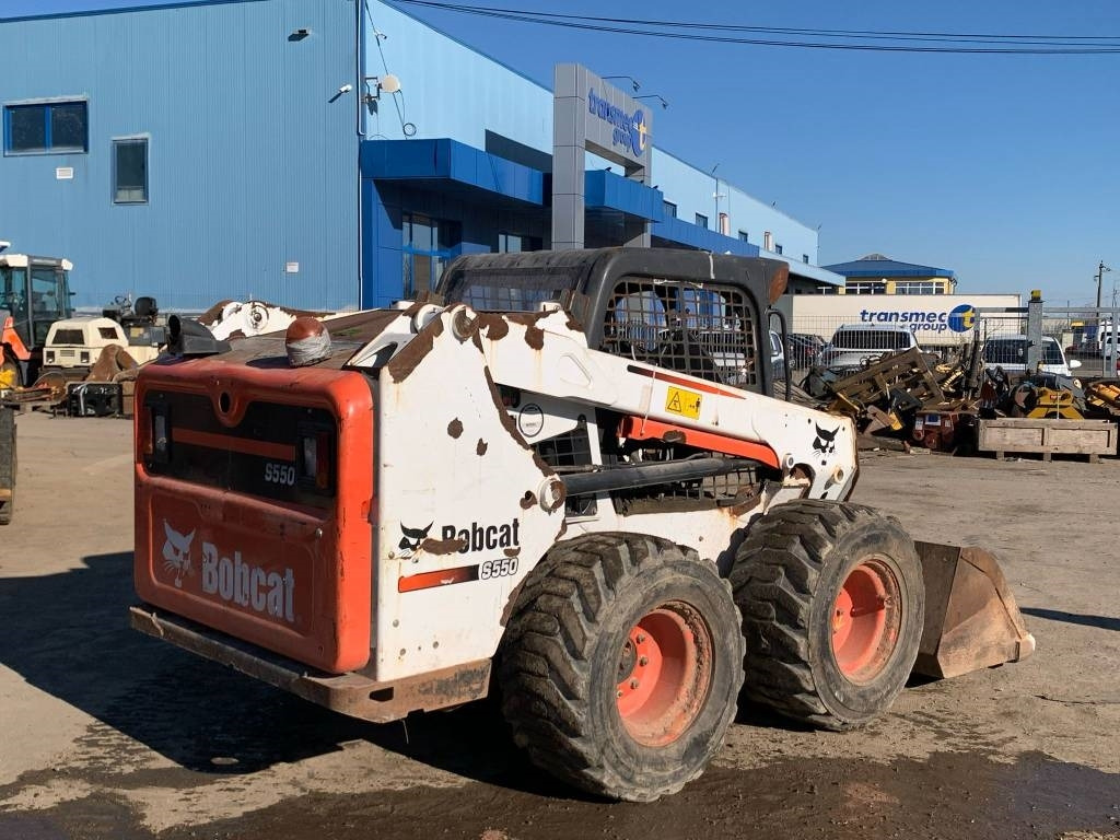 Bobcat S 550 - מעמיס היגוי החלקה: תמונה 3 Bobcat S 550 - מעמיס היגוי החלקה: תמונה 3