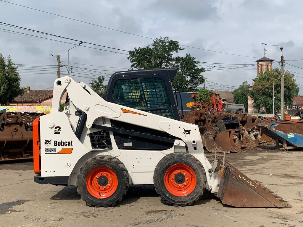 Bobcat S 570 - מעמיס היגוי החלקה: תמונה 5 Bobcat S 570 - מעמיס היגוי החלקה: תמונה 5