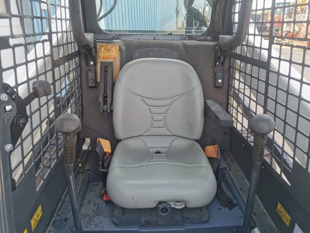 Bobcat S 570 - מעמיס היגוי החלקה: תמונה 3 Bobcat S 570 - מעמיס היגוי החלקה: תמונה 3